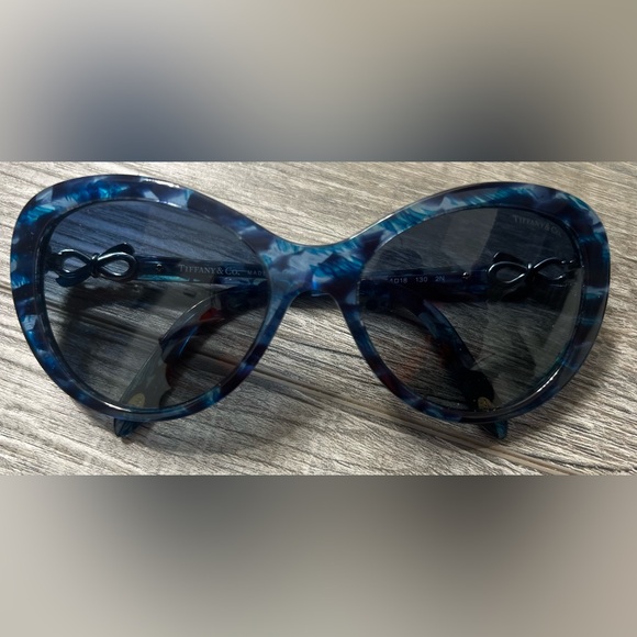 Tiffany & Co. Marbled Blue Cat Eye Sunglasses - Picture 4 of 12